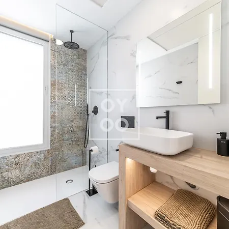 Semesterbostad Coral, Chic Coastal Design, Saltwater Pool - By Oyoostays