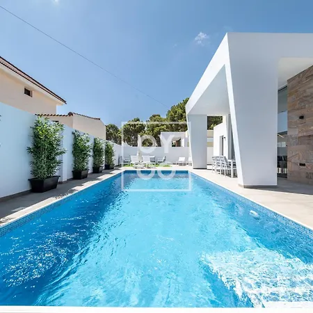 Coral, Chic Coastal Design, Saltwater Pool - By Oyoostays Semesterbostad Torrevieja