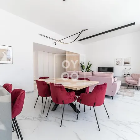 Semesterbostad Coral, Chic Coastal Design, Saltwater Pool - By Oyoostays Torrevieja
