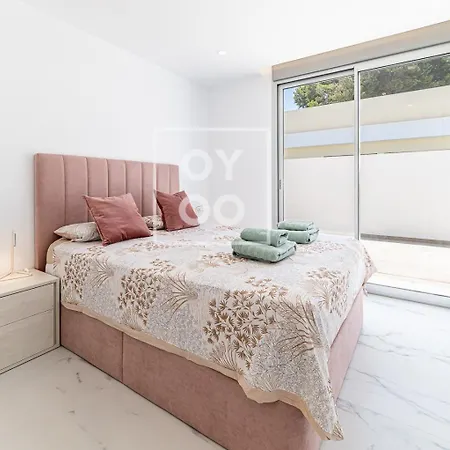 Semesterbostad Coral, Chic Coastal Design, Saltwater Pool - By Oyoostays Torrevieja